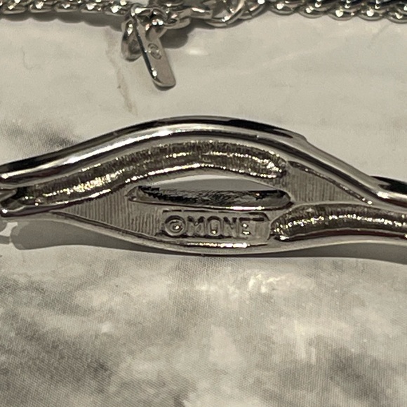 Vintage signed monet silver tone bracelet - Picture 3 of 5